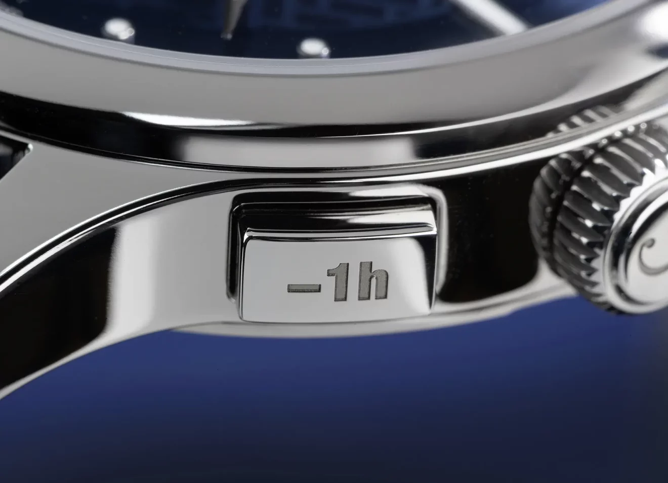 Close-up view of the 2024 novelty, model CG SYNC-1863 39.5/1T, Midnight Blue.